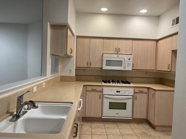 Building Photo - 12080 Tivoli Park Row