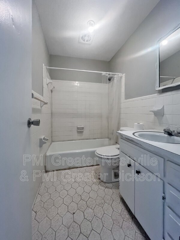 Building Photo - 542 Ashe Ave