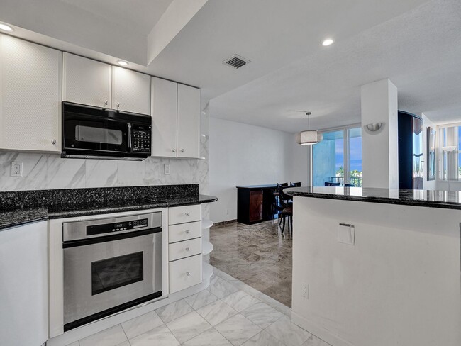 Building Photo - 1400 S Ocean Dr