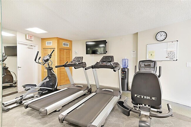 Building Photo - 2800 N Ocean Dr