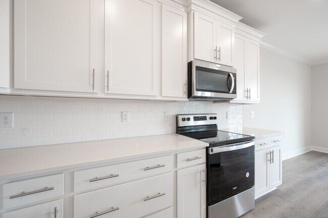 Building Photo - 2022-BUILT BURKITT COMMONS CONDO WALKABLE ...