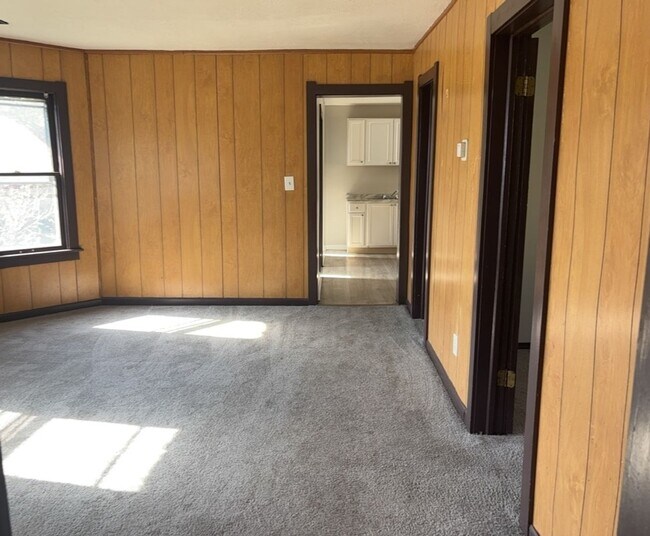 Building Photo - 3621 Sackett Ave