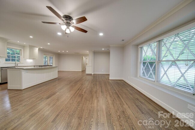 Building Photo - 6700 Castlegate Dr