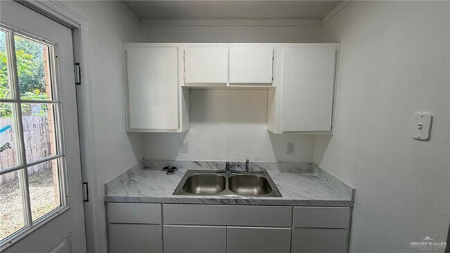 Building Photo - 11 W Mile 17 1/2 Rd