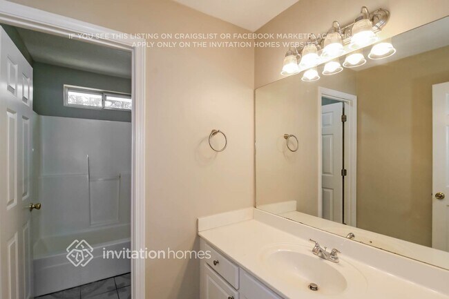 Building Photo - 1418 Fall River Dr