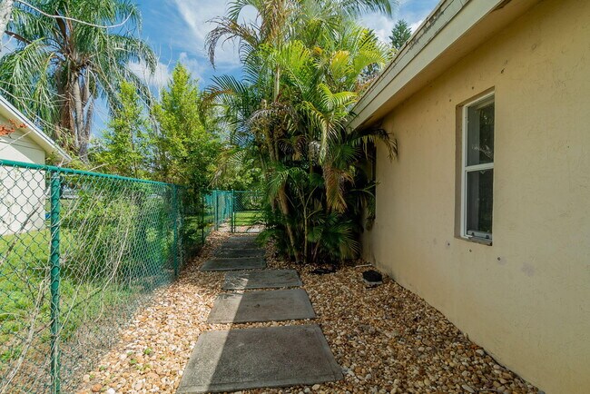 Building Photo - 13660 Folkestone Ct