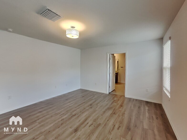 Building Photo - 1016 Ashentree Dr