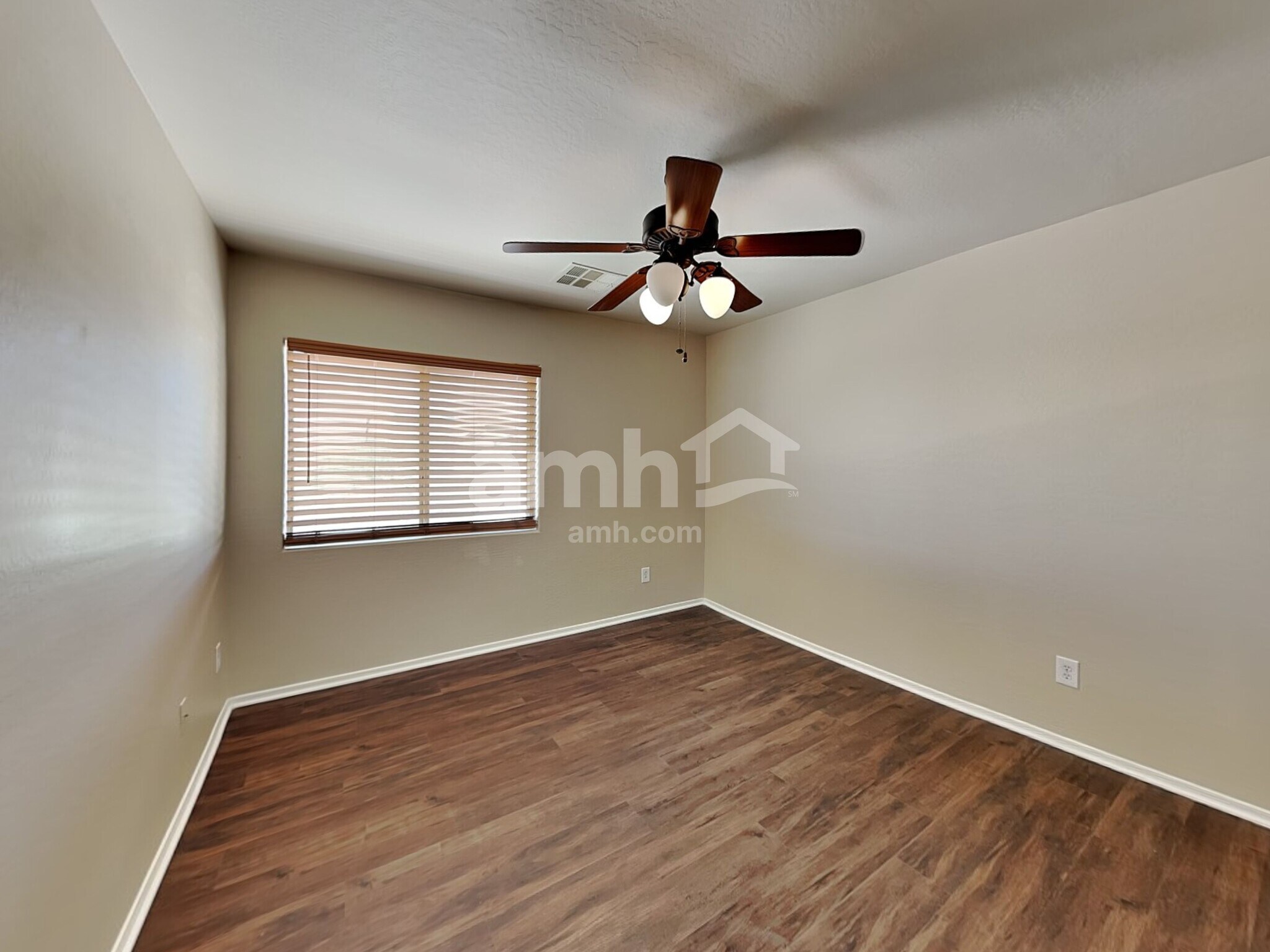 Building Photo - 2422 W Hunter Ct