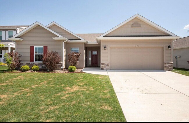 Building Photo - Beautiful Ranch Home with Open Floor Plan, Private Backyard & Luxurious Primary Suite