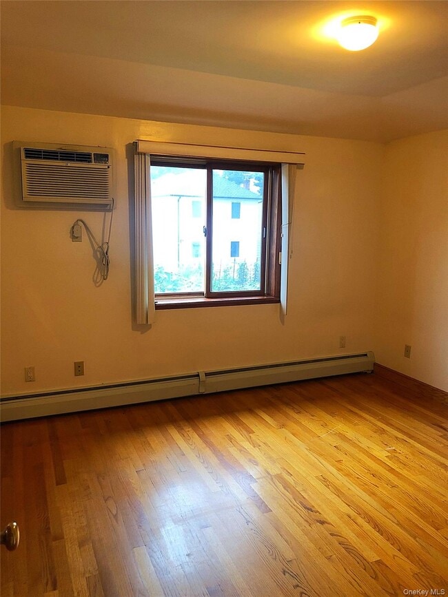 Building Photo - 164-46 77th Ave