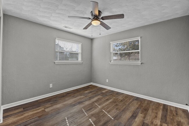 Building Photo - Just Listed for Rent in Virginia Beach!