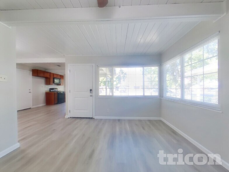 Building Photo - 1475 Knights Row