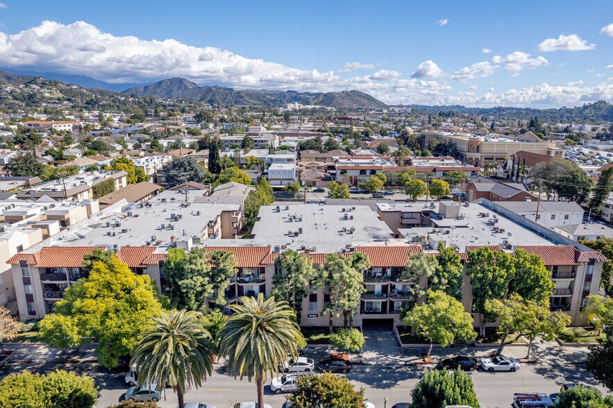 Building Photo - 310 N Jackson St