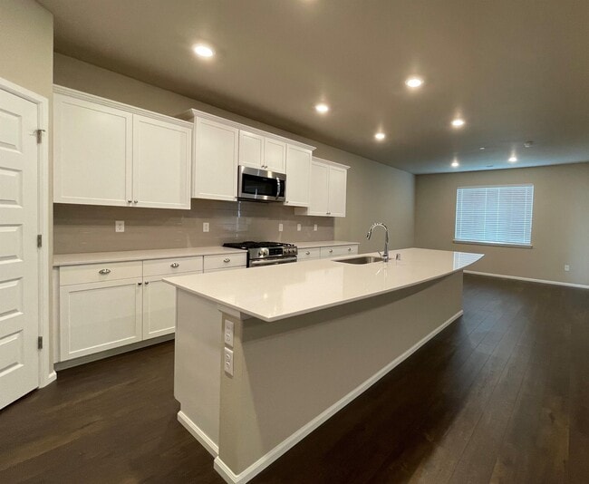 Building Photo - 913 Timberline Ave