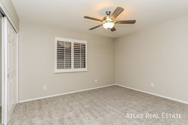 Building Photo - 10332 N Cape Fear Ln