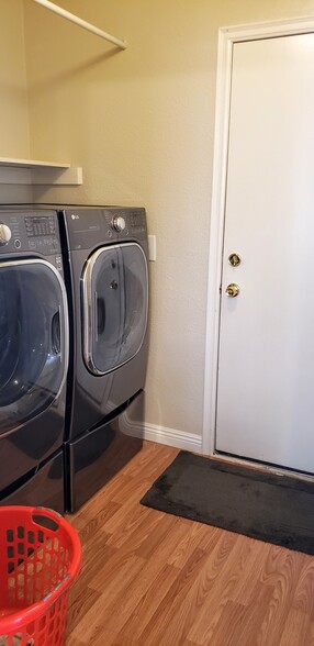 Building Photo - 9402 Santa Fe Rose Street