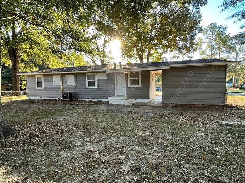 Building Photo - 4207 Azalea Dr