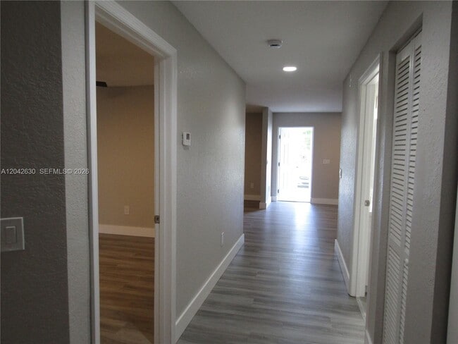 Building Photo - 2703 Ansel Ave S