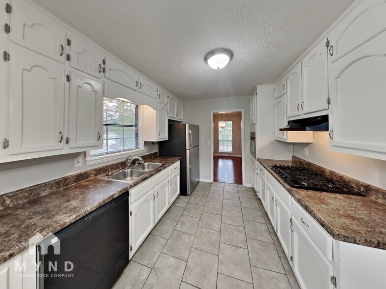 Building Photo - 1172 Westridge Cir