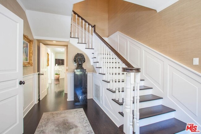 Building Photo - 1515 N Doheny Dr