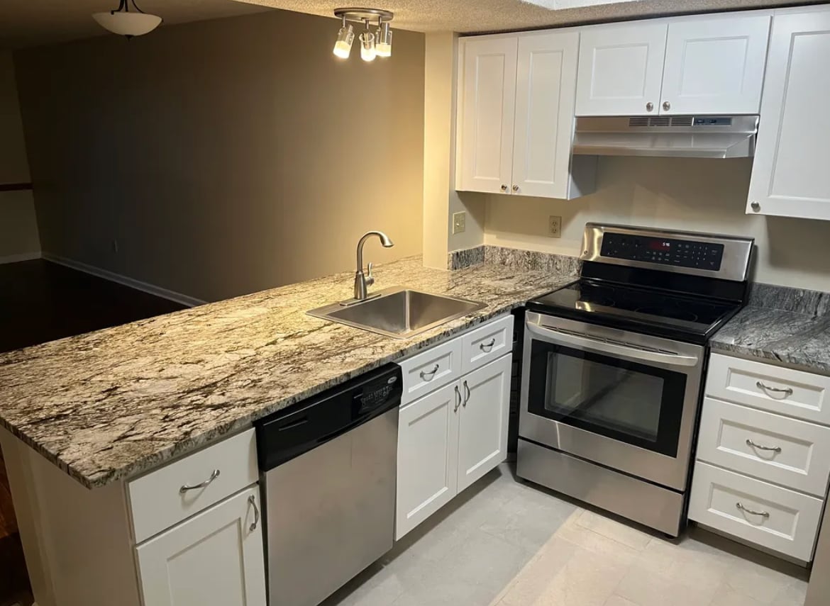 Building Photo - 2182 Bees Ferry Rd