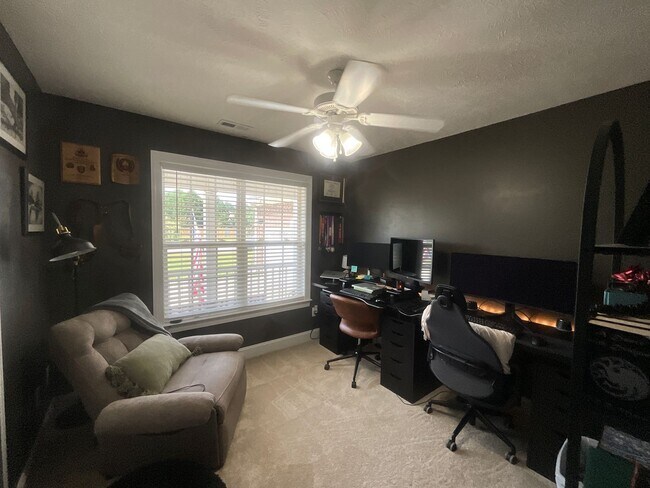 Building Photo - 223 Victory Dr