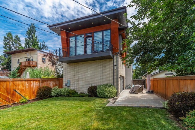 Building Photo - Fully Furnished Luxury Home In The Avenues