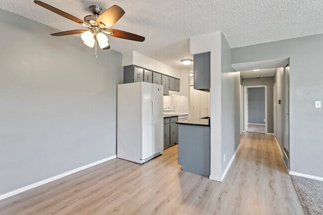 Building Photo - 2 bed / 1 bath - Whispering Pines Condo