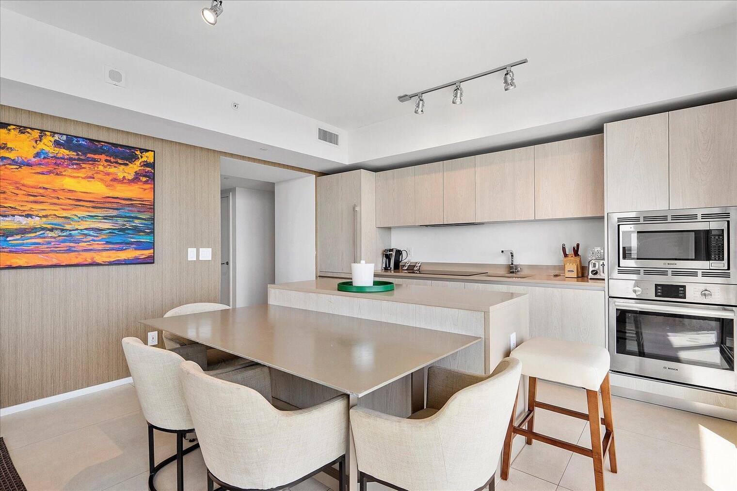 Building Photo - 4011 S Ocean Dr