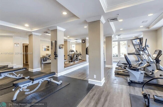 Building Photo - 533 NE 3rd Ave