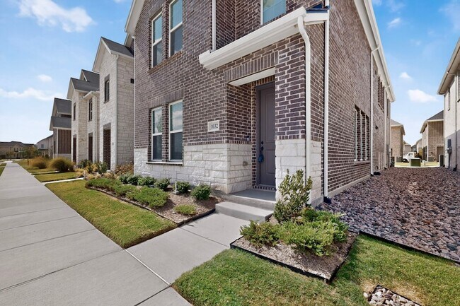Building Photo - 1032 Bristleleaf Wy