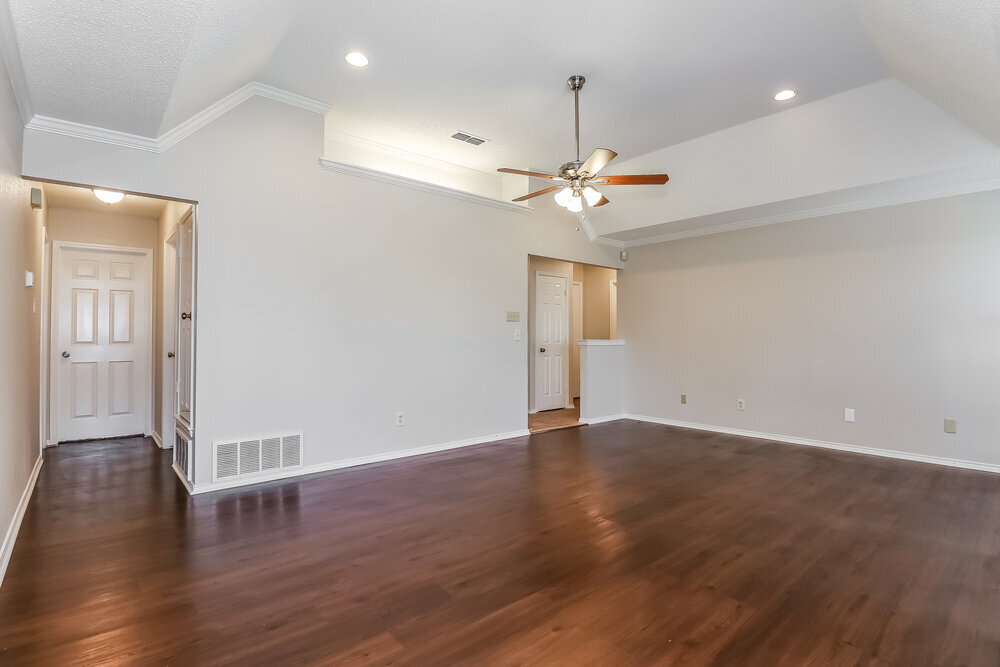 Building Photo - 819 Crystal Creek Ln