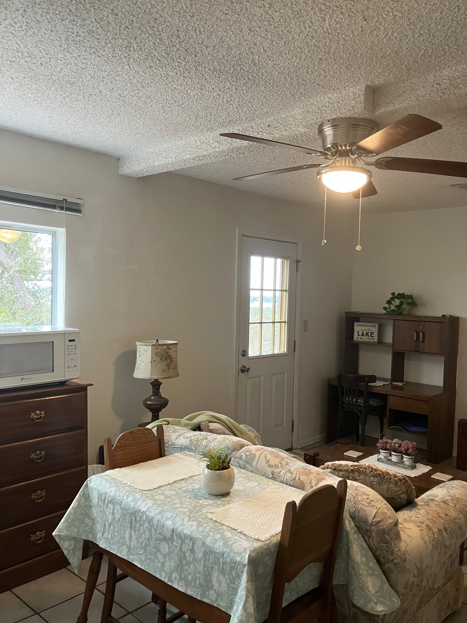 Private entrance - 1085 Arcadia Dr