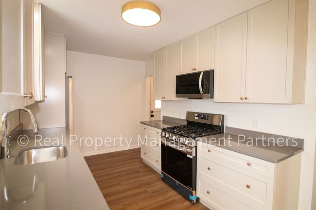 Building Photo - Fully Renovated 5 Bed, 2 Bath Home Near Breton Village