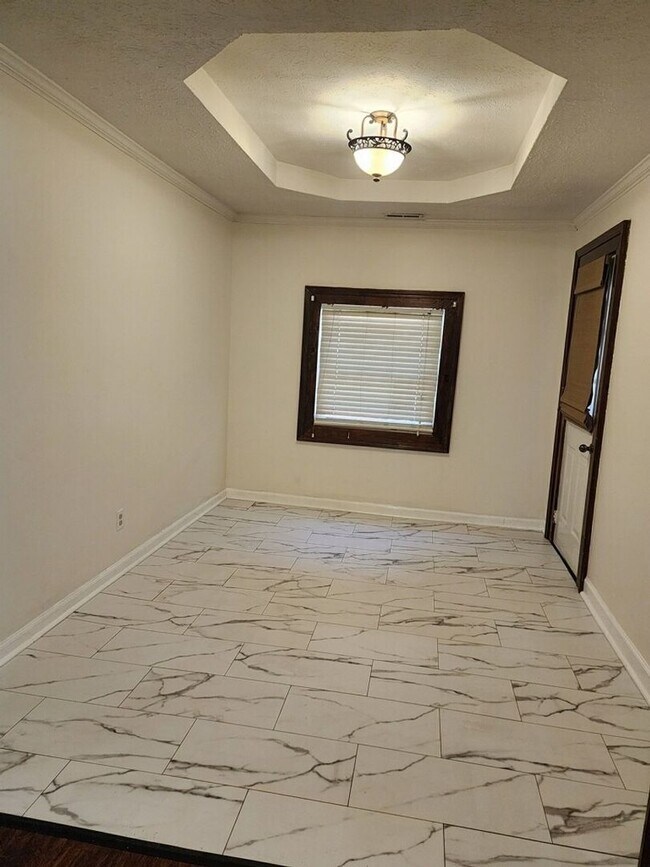 Building Photo - Charming 4BR House in Jeffersonville