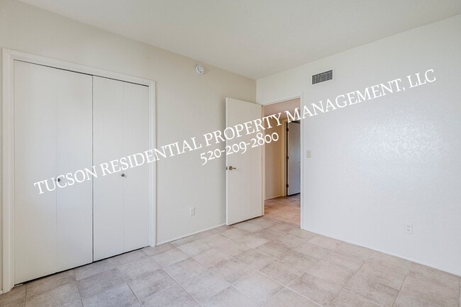 Building Photo - 5084 N Camino Del Lazo