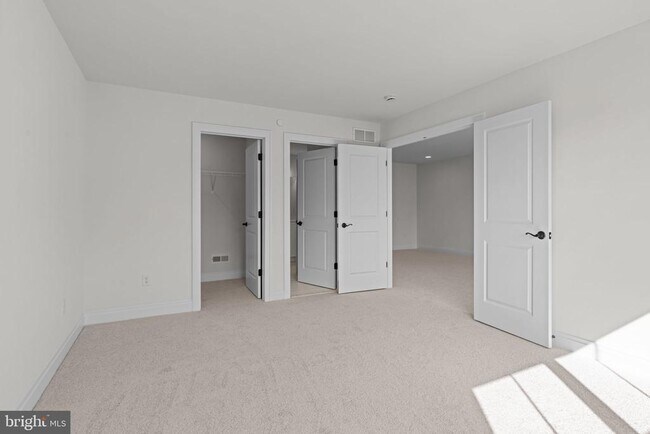 Building Photo - 46 Parry Wy