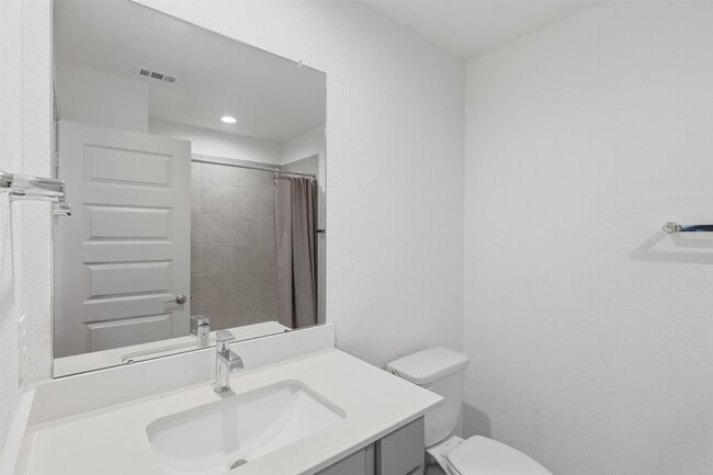 Building Photo - 19039 Drayton Vlg Trce