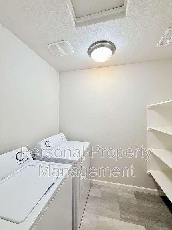 Building Photo - 5840 NE 56th Pl