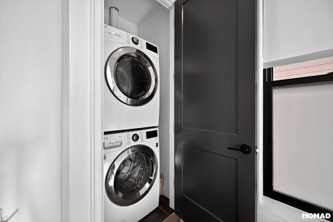 Building Photo - 1 month FREE rent RINO/3-Bed, 3.5-Bath townhouse