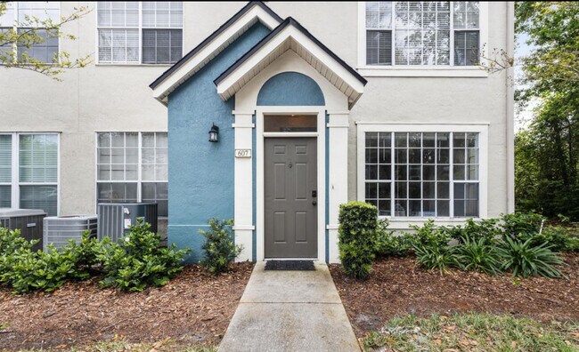 Primary Photo - 13700 Richmond Park Dr N
