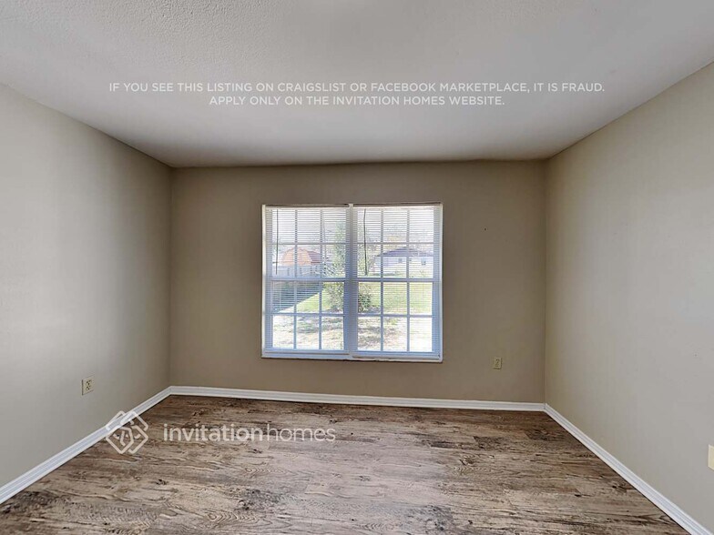 Building Photo - 5850 Lake Grove Dr