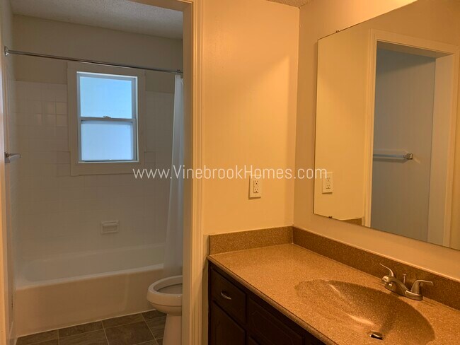 Building Photo - 1113 SW 18 St