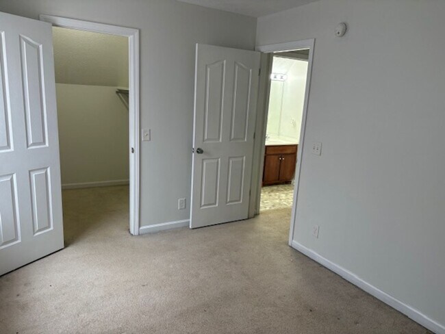 Building Photo - 122 Stonefield Cir