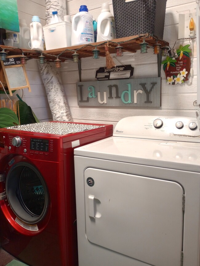 shared space: Washer & dryer (for Daytime use only. No night time use of machines) - 281 Kaikea St