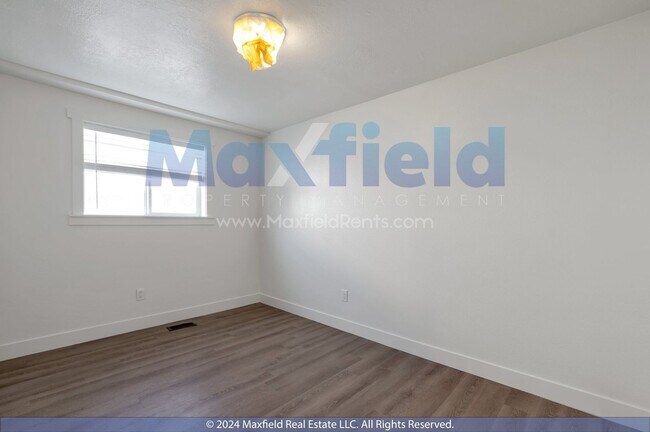 Building Photo - North Salt Lake 2 BD 1 BA Only $500 Deposi...