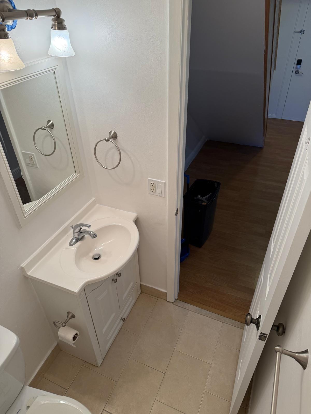 Downstairs guest bath - 9365 Fontainebleau Blvd