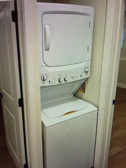 Building Photo - 326 Rosecrans Ave