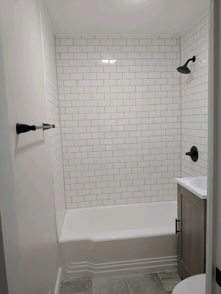 Building Photo - 306 E Washington St