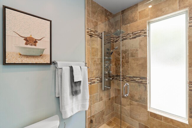 Building Photo - 614 SE 5th Ct